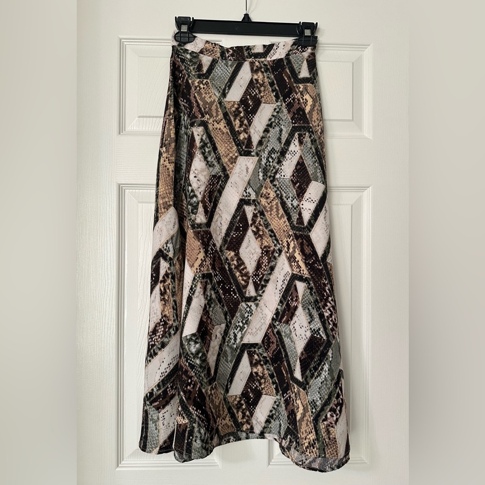 H&M A-Line Skirt with Geometric Design - Picture 6 of 13